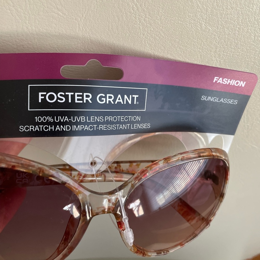 Foster Grant Women’s Tortoiseshell Sunglasses with Brown Gradient Lenses - Picture 6 of 7